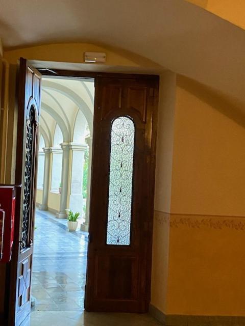 Отель Residencia Sagrada Familia Сео-де-Уржель Экстерьер фото